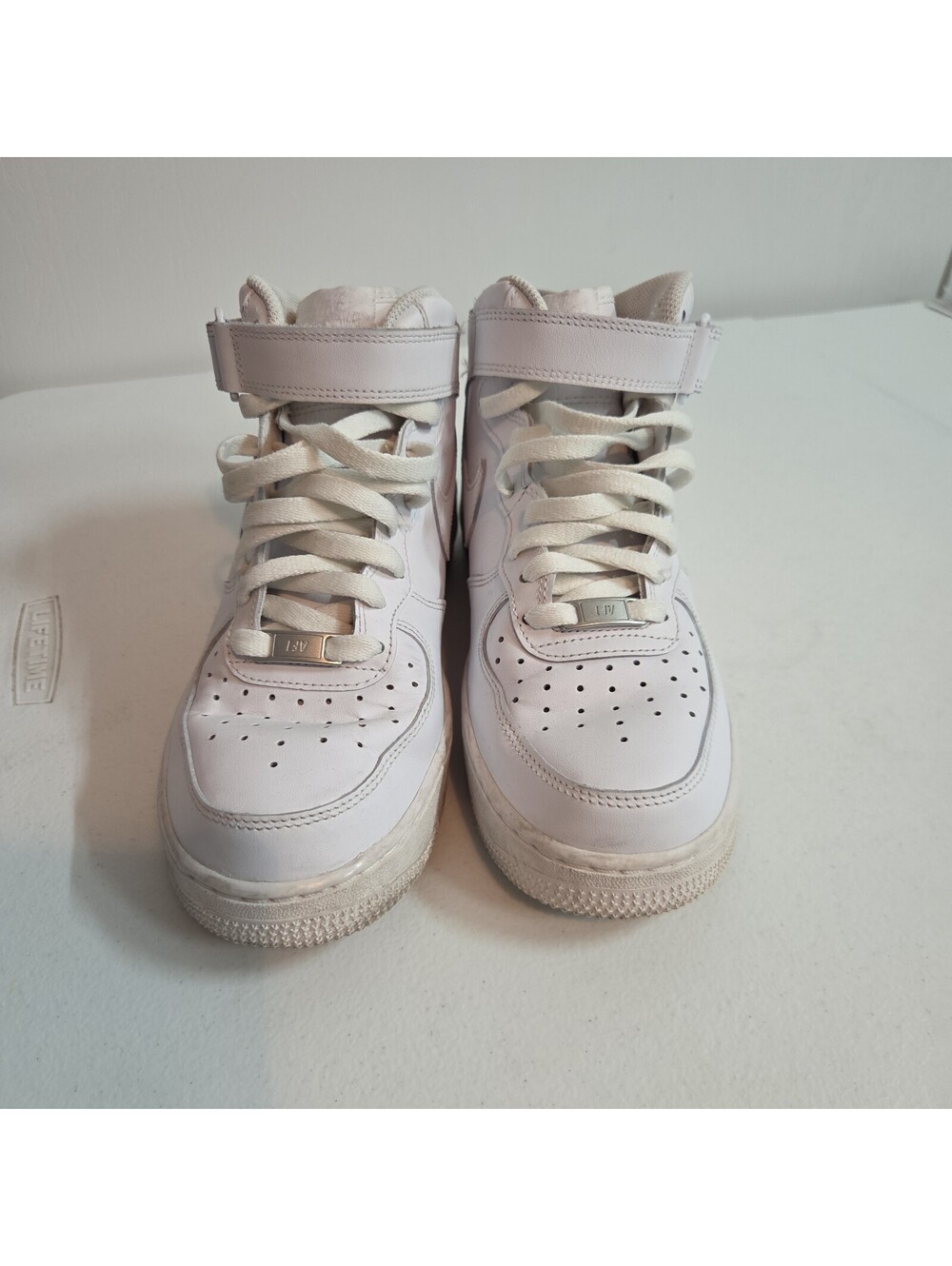 Size 9.5 - Nike Men's Air Force 1 '07 Mid White